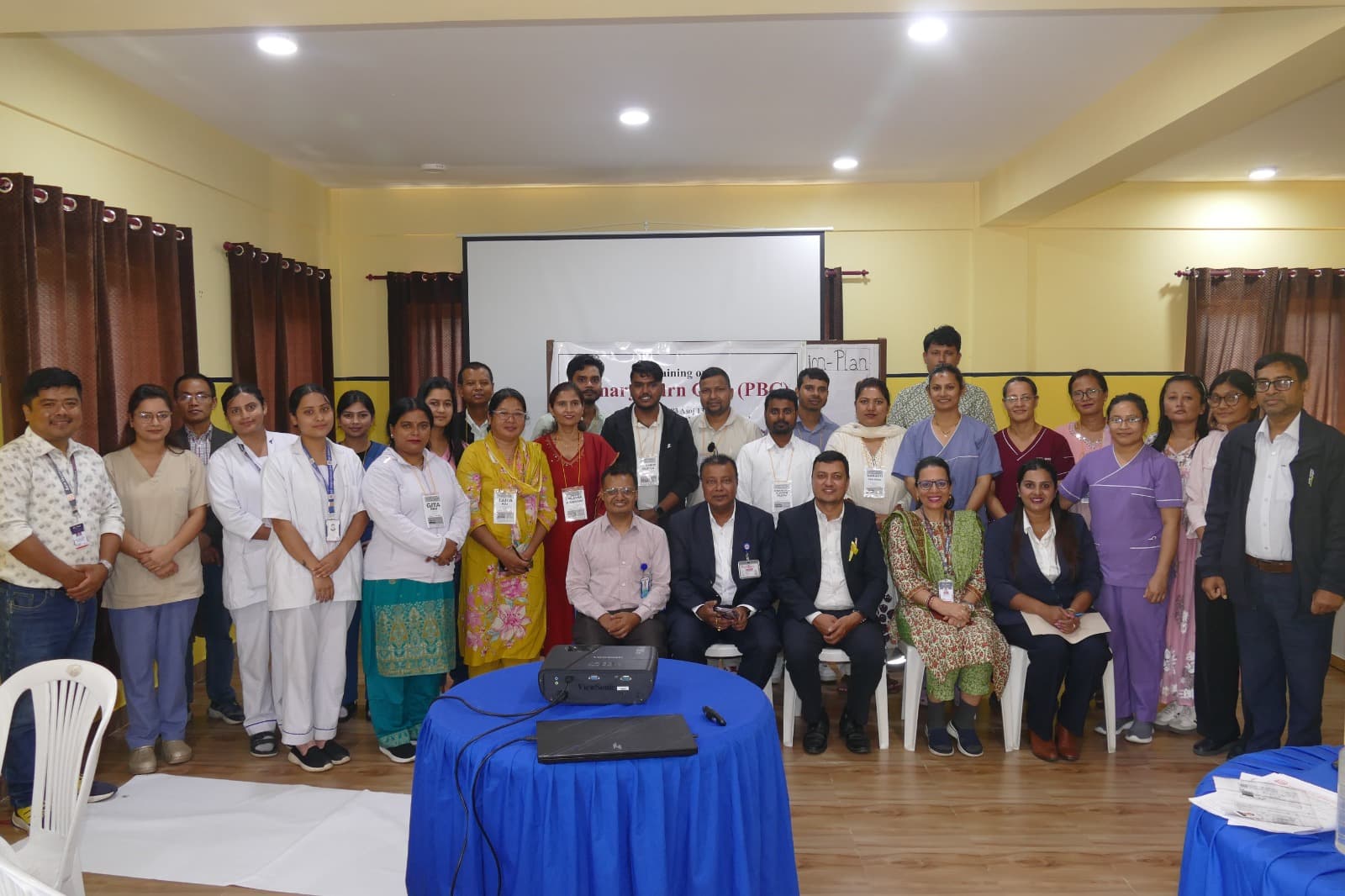 Participants, faculty and guests at the opening of the course