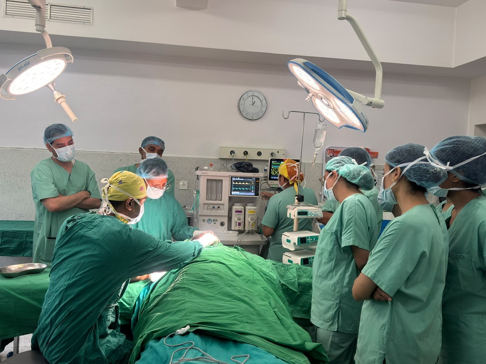 Live observation of a debridement procedure in the operating theatre