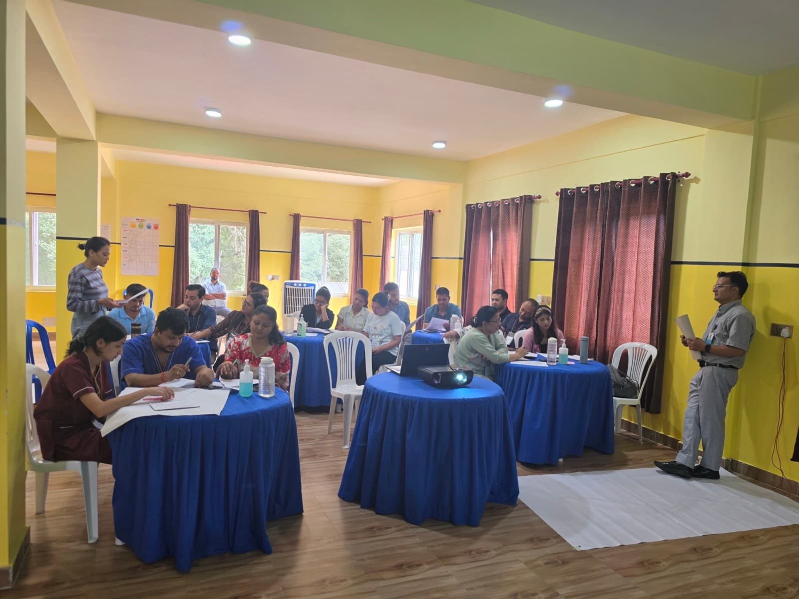 Facilitator guiding the documentation exercise