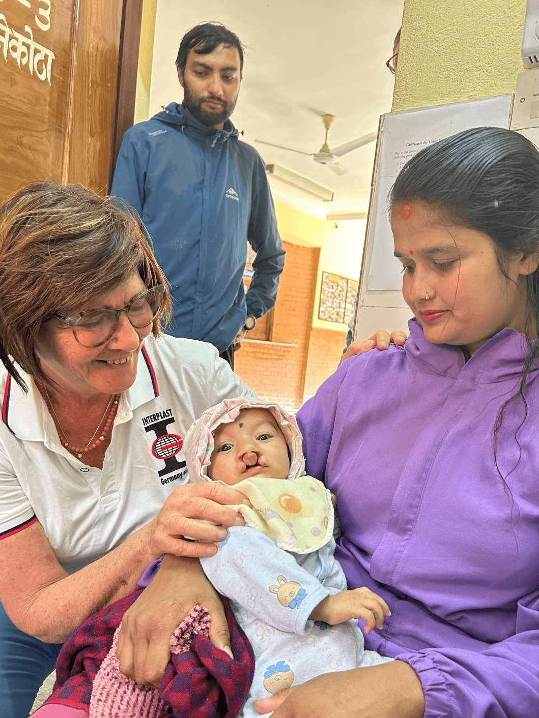 Pragyan with his mother and Anesthesiologist Dr. BärBenzing
