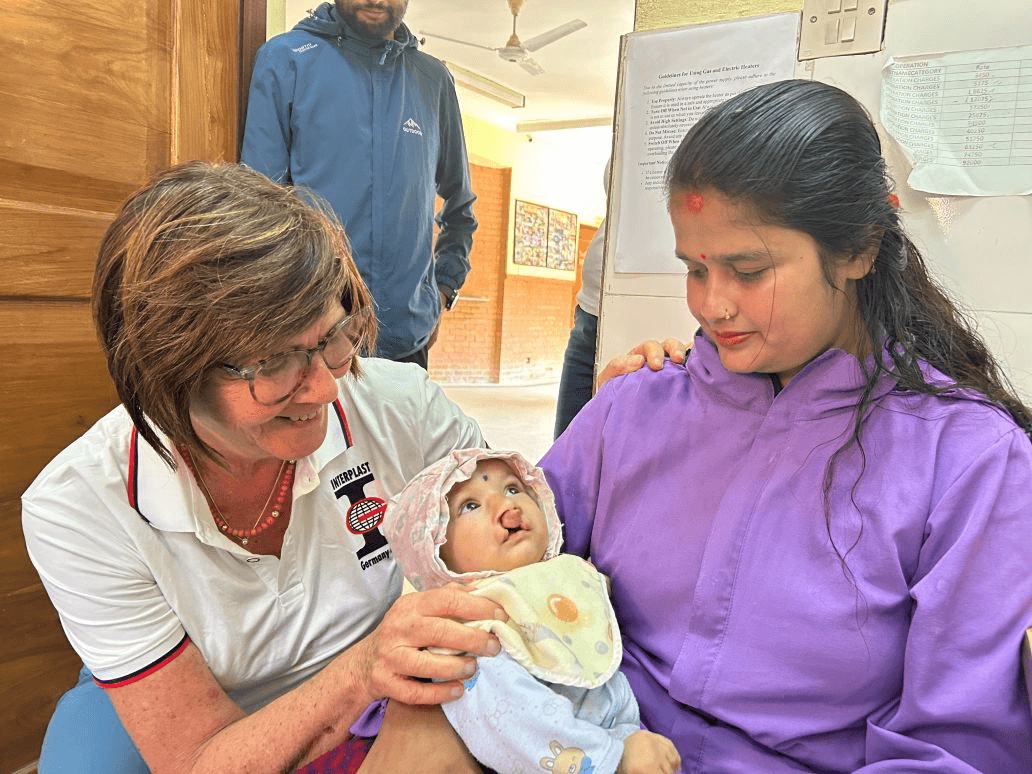 Pragyan with his mother and Anesthesiologist Dr. BärBenzing